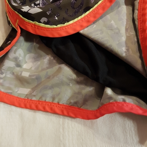 Under Armour womens medium shorts - Picture 7 of 7
